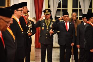 Panglima TNI Hadiri Upacara Penganugerahan Tanda Kehormatan RI di Istana Negara