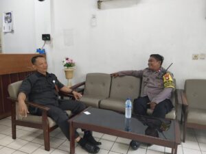 Bhabinkamtibmas Kelurahan Kemayoran Melaksanakan Kegiatan Sambang Dan Patroli Dialogis