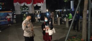 Patroli 1053 Polsek Metro Tanah Abang Patroli Malam Hari Dan Berikan Imbauan Kepada Pengguna Jalan Yang Pulang Kerja