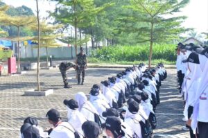 Brigif 9 Kostrad Gembleng Mahasiswa Baru Politeknik Negeri Jember (POLIJE)
