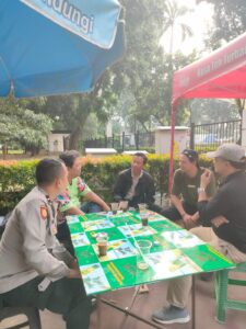 Patroli 1051 Polsek Metro Tanah Abang Patroli Sore Hari Dan Sambangi Warga Pengunjung kawasan GBK Senayan