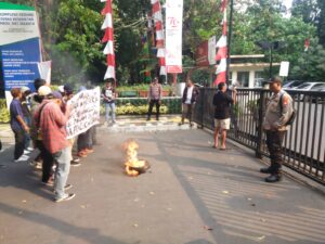 Unit Samapta Gambir Pengamanan Aksi Unjuk Rasa Di Kantor Dinas Kesehatan DKI