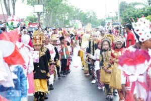 Sambut HUT ke-79 RI, Ribuan Pelajar Meriahkan Pawai Karnaval di Nagan Raya