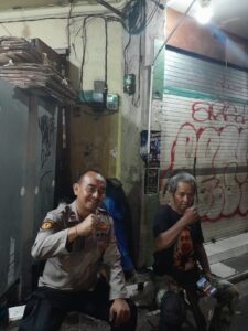 Panit 1 Patroli Polsek Johar Baru Patroli Dialogis Berikan Imbauan Kamtibmas Kepada Warga