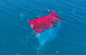 Pengibaran Bendera Merah Putih Raksasa di Site Unesco Global Geo Park Maros