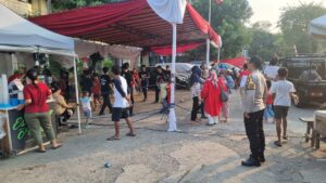 Aiptu Suparmin Lakukan Kunjungan Warga Yang Mengikuti Perlombaan HUT RI Ke 79 Di RT 13 RW 07 Kelurahan Karet Tengsin