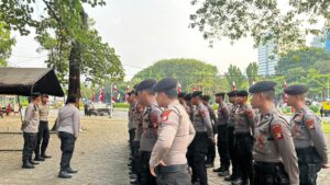Kanit Binmas Gambir Pimpin Apel Pengamanan Konser Masyarakat HUT RI KE-79 Di Cawan Monas