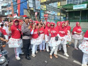 Tiga Pilar Kelurahan Kebon Kacang Monitoring Karnaval Warga RW 09 Kelurahan Kebon Kacang Menyambut HUT RI Ke 79