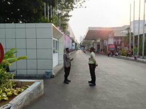 Patroli 1053 Polsek Metro Tanah Abang Patroli Sore Hari Dan Sambangi Petugas Keamanan Gedung JCC Senayan