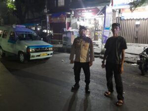 Panit 1 Patroli Polsek Johar Baru Patroli Dialogis Berikan Imbauan Kamtibmas Kepada Warga