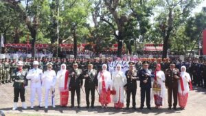 Pangdivif 3 Kostrad Hadiri Upacara Kemerdekaan Republik Indonesia ke-79 di Kantor Gubernur Sulawesi Selatan
