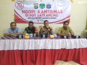Ngopi Kamtibmas Kapolsek Johar Baru Bersama Tiga Pilar dan Warga Di Pos Sekretariat RW 01 Galur.