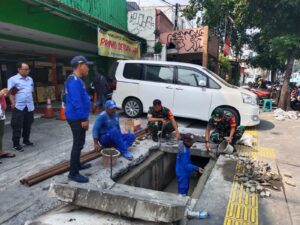 Babinsa Koramil 01/Jatinegara, Normalisasi Saluran Air Bersama SDA
