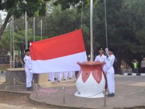 Bentangkan Bendera Merah Putih Raksasa, Yonif 330 Kostrad Gelorakan Semangat Persatuan pada Momen HUT Ke-79 RI