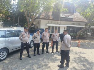 Akp Irawan Junaedi Pimpin Apel Pengamanan Unras Depan Kantor DPP Partai Demokrat