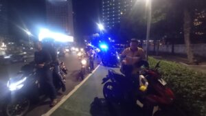 Cipta Kondisi Tiga Pilar Membubarkan Kendaraan Terparkir Sepanjang Jl. MH Thamrin