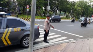 Anggota Patroli 1011 Polsek Metro Gambir Tingkatkan Patroli di Siang Hari