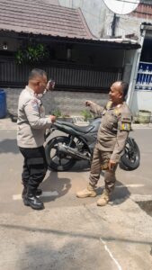 Sampaikan Pesan Kamtibmas Bhabinkamtibmas Duri Pulo Sambang Wilayah