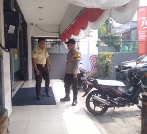 Antisipasi Gangguan Kamtibmas, Anggota Binmas Duri Pulo Patroli dan Sambang Dialogis Ke Bank Mandiri Duri Pulo