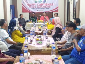 Ngopi Kamtibmas Polsek Johar Baru Bareng Warga di Pos Sekretariat RW 01 Johar Baru