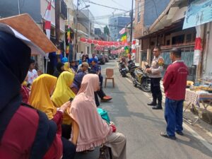 Bhabinkamtibmas Cempaka Putih Timur Mengikuti Kegiatan PSN (Pemberantasan Sarang Nyamuk)
