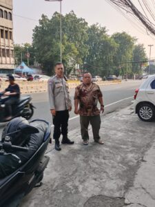 Binmas Petojo Utara Monitoring Anak Sekolah Himbau Segera Pulang Di Hasyim Ashari