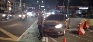 Bripka Dadang Antisipasi Remaja Berkumpul Di Simpang Biak Cegah Tindak Kriminal