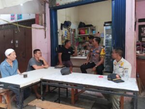 Bhabinkamtibmas Kampung Rawa melaksanakan Patroli Wilayah dan Sambang Warga RW 05