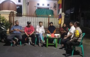 Patroli Dialogis Bhabinkamtibmas Johar Baru Silahturahmi dengan Ketua RT dan Warga