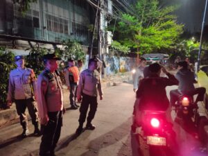 Patroli 3 Pilar Kecamatan Senen Cegah Gangguan Kamtibmas Bubarkan Anak Anak Nongkrong