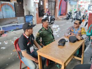 Bhabinkamtibmas dan Babinsa Kelurahan Kampung Rawa Monitoring Persiapan Panggung Hiburan Malam Puncak Perayaan HUT RI Ke-79