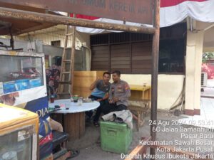 Beri Pesan Kamtibmas, Aipda Susanto Sambang Warga di Kebon Kelapa