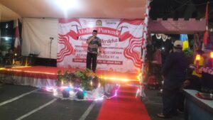 Bhabinkamtibmas Kelurahan Johar Baru Bersama Tiga Pilar Menghadiri Panggung Hiburan Malam Puncak Perayaan HUT RI Ke-79