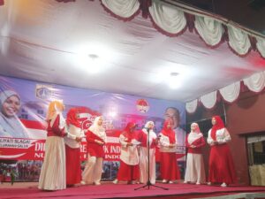 Bhabinkamtibmas Kelurahan Galur Bersama Tiga Pilar Menghadiri Panggung Hiburan Malam Puncak Perayaan HUT RI Ke-79