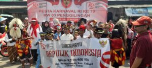 Ratusan Warga Dari Beberapa RT di RW 03 Penggilingan, Antusias Ikuti Karnaval Kemerdekan
