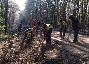 Prajurit Yonarmed 12 Kostrad Dalam TMMD Ke-121 Tahun 2024