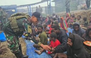 Masyarakat Yigi Bersama Satgas Yonif 432 Kostrad Rayakan Kemerdekaan Ke-79 RI