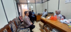 Bhabinkamtibmas Kelurahan Cempaka Baru Melaksanakan Kegiatan Sambang Dan Patroli Dialogis