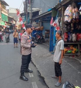 Bhabinkamtibmas Kelurahan Kampung Rawa melaksanakan kegiatan Patroli Wilayah dan Sambang Warga