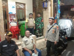 Patroli Kewilayahan Sore Hari Anggota Binmas Politik Johar Baru dan Tiga Pilar di Titik-titik Rawan Tawuran