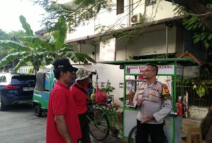 Aipda Wisnu Saputra Patroli Lingkungan Antisipasi Gangguan Kamtibmas
