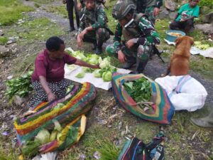 Dengan ROSITA, Satgas Yonif 323 Bantu Perputaran Roda Ekonomi Masyarakat Papua