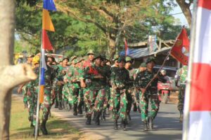 Jadi Warga Baru, Wakil Komandan Yonif 755 Kostrad Ikuti Tradisi Masuk Satuan