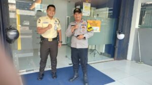 Antisipasi Gangguan Kamtibmas, Anggota Binmas Duri Pulo Patroli dan Sambang Dialogis Kantor Cabang Bank Mandiri