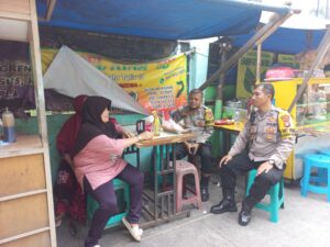 Cegah Tindak Kriminalitas, Aiptu Ferry dan Aipda Zaenal Sambangi Warga di Batu Tulis