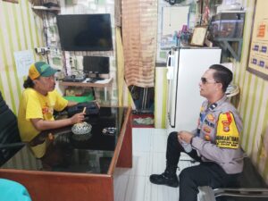 Anggota Bhabinkamtibmas Sambang Dialogis Ke Pos RW 01 Kelurahan Kampung Rawa