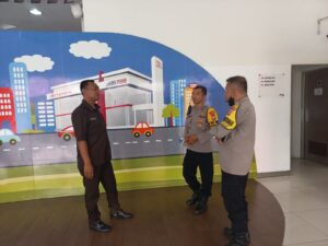 Sambang Dialogis ke Auto 2000, Anggota Polsek Metro Gambir Cegah Gangguan Kamtibmas