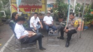 Bhabinkamtibmas Kelurahan Tanah Tinggi Melaksanakan Patroli Dialogis Koordinasi Kamtibmas Kewilayahan Dengan FKDM dan Tokoh Masyarakat