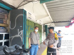 Aipda Zaenal Patroli Pemukiman dan Sambang Warga Cegah Tindak Kriminalitas