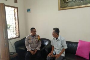 Bhabinkamtibmas Kelurahan Cempaka Putih Timur Sambangi Kediaman Warga Binaannya